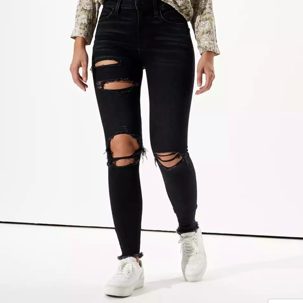 American Eagle Ripped High waisted jean